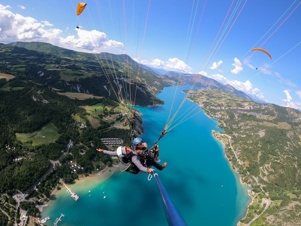 Saut en Parapente lac de serre ponçon