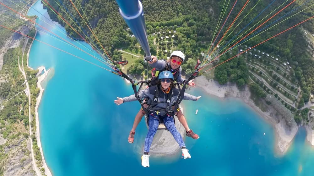Saut en parapente lac de serre Poncon